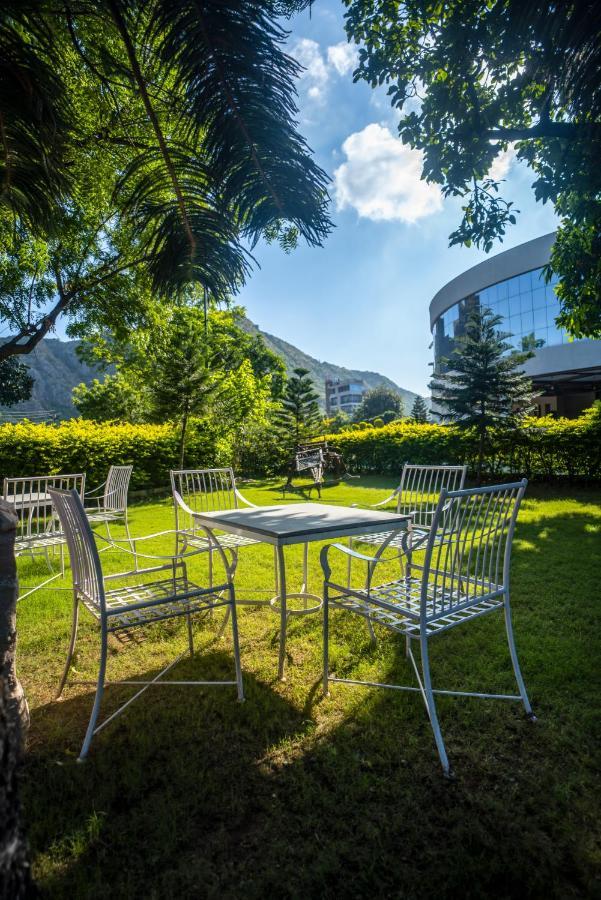 Spectrum Resort, Spa & Residences Udajpur Zewnętrze zdjęcie