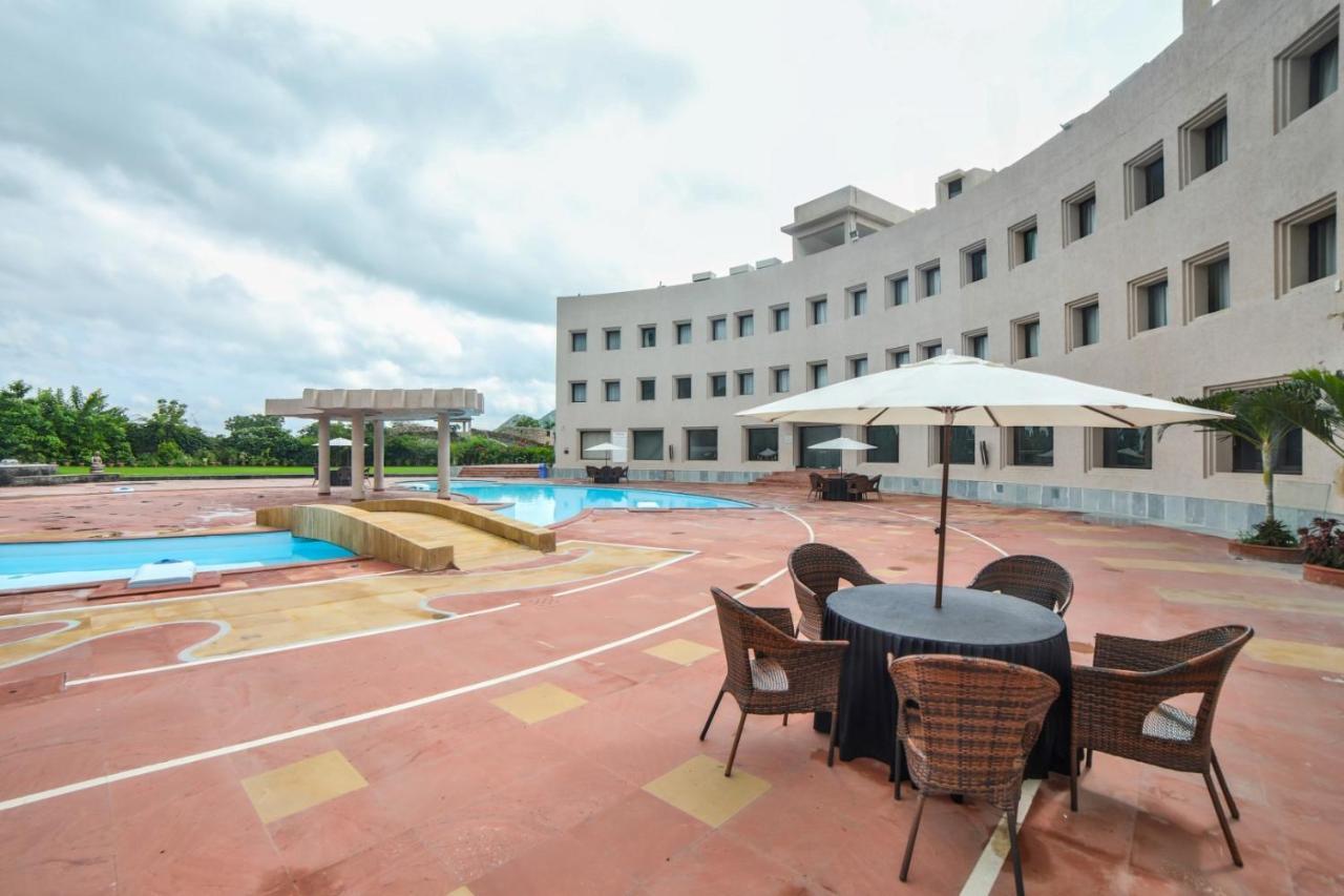 Spectrum Resort, Spa & Residences Udajpur Zewnętrze zdjęcie